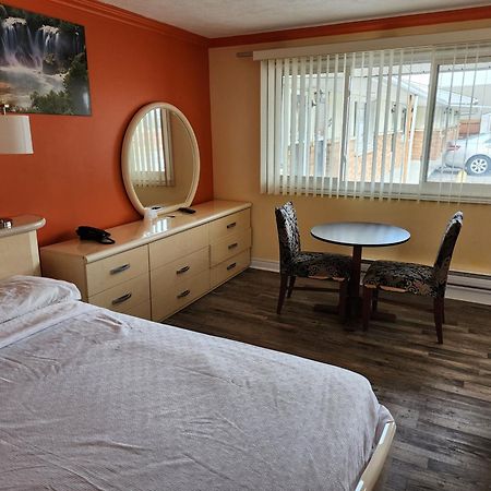 Sunparlor Motel Leamington Kültér fotó