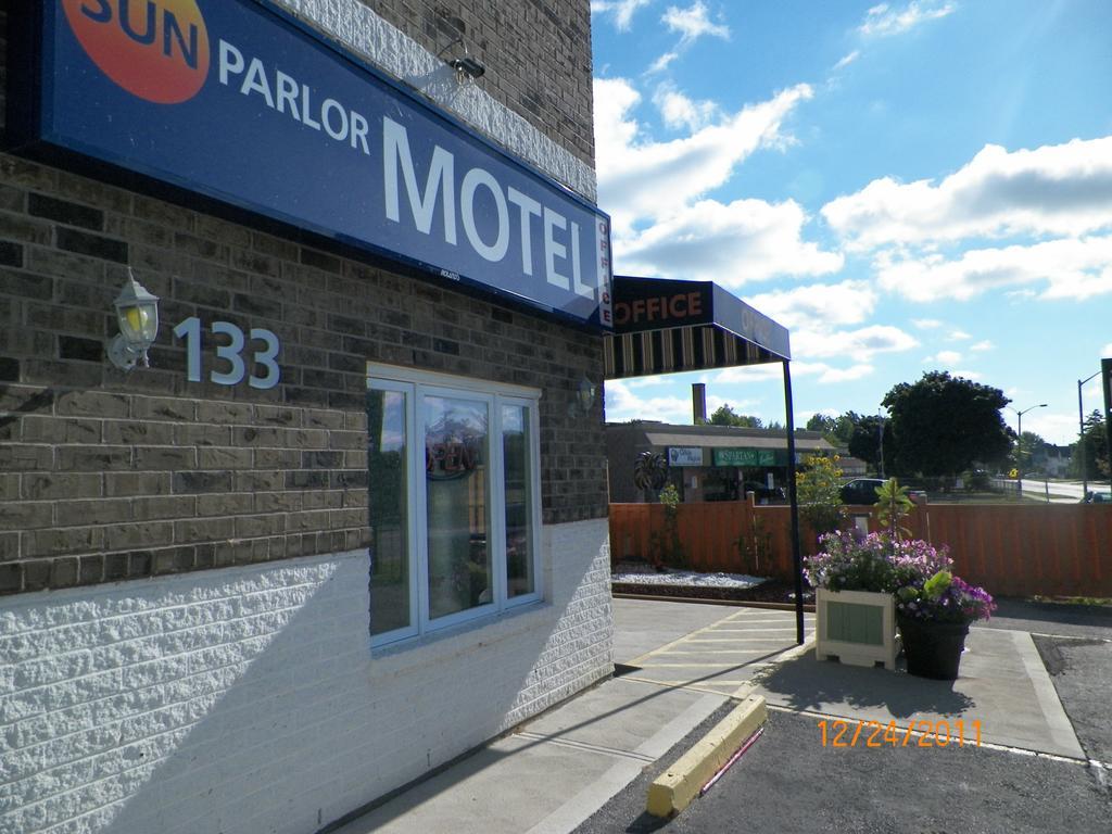 Sunparlor Motel Leamington Kültér fotó