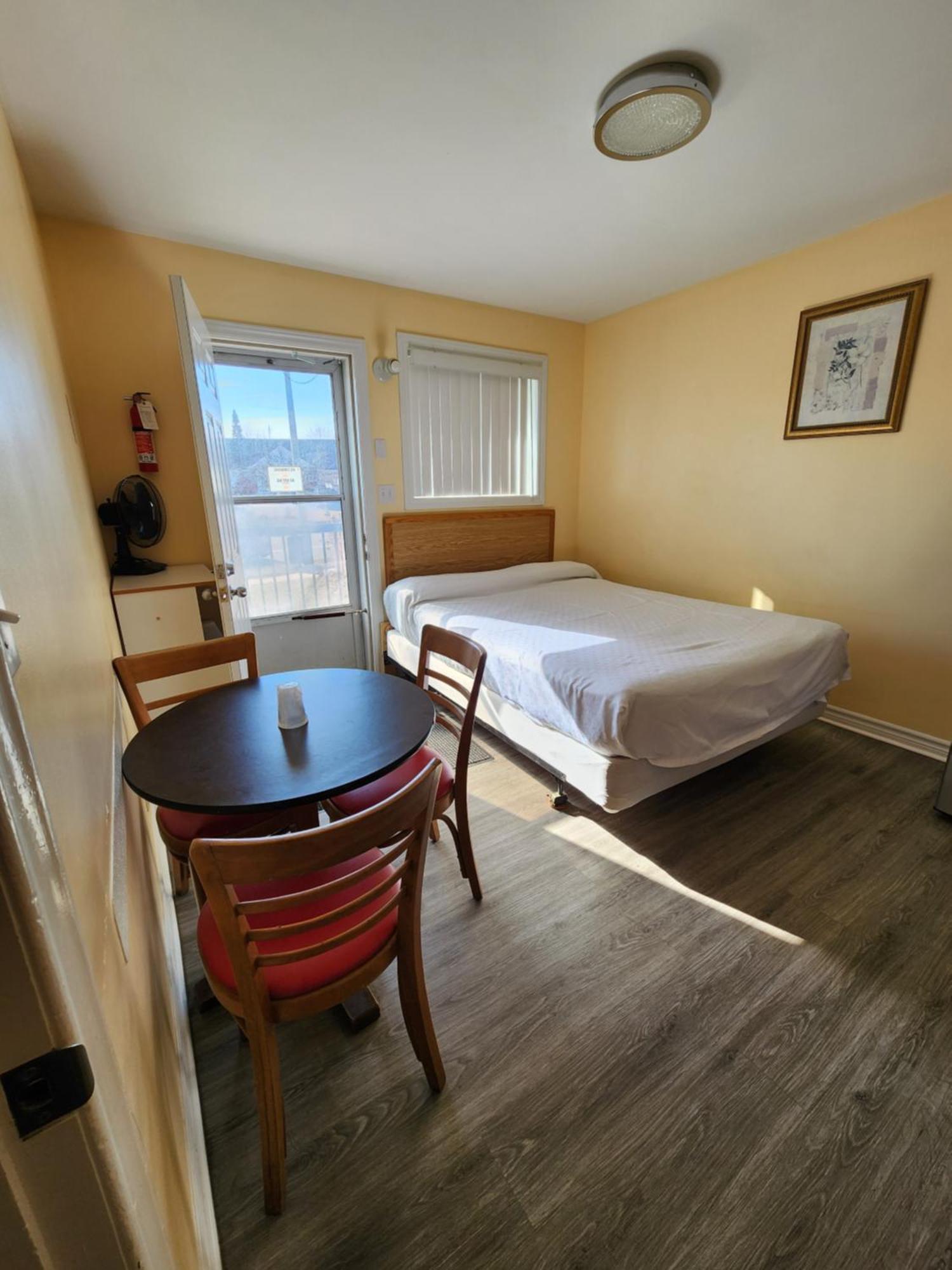 Sunparlor Motel Leamington Kültér fotó